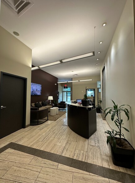 More Photos Of 3801-3805 Brownsboro Rd, Louisville Restaurant For Lease