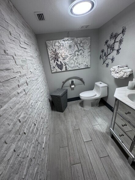 More Photos Of 3400 Tamiami Trl, Port Charlotte Medical For Sale