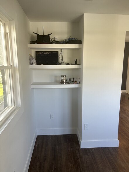 More Photos Of 721 N Wood Ave, Linden Office Residential For Lease