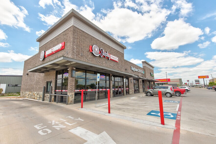 Primary Photo Of 240 S Saginaw Blvd, Saginaw Freestanding For Sale