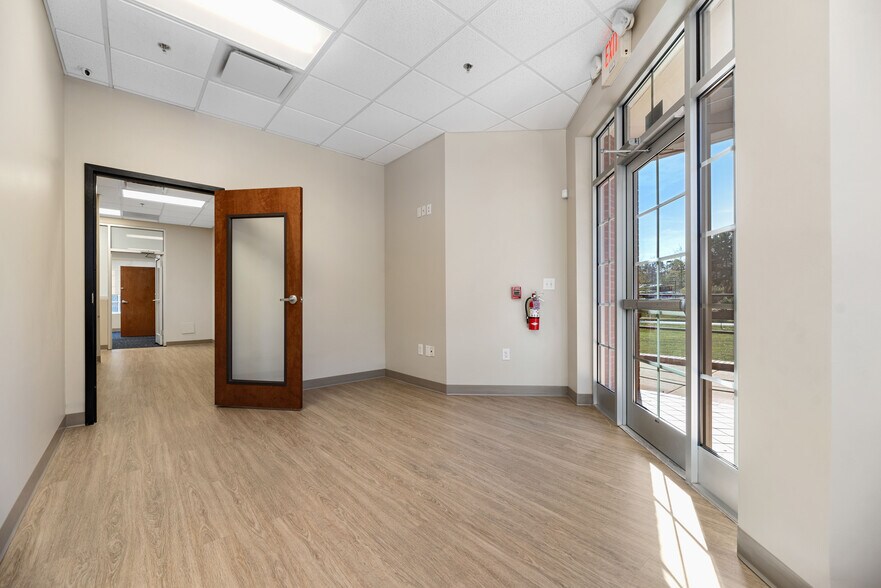 More Photos Of 19720 Jetton Rd, Cornelius Office For Lease