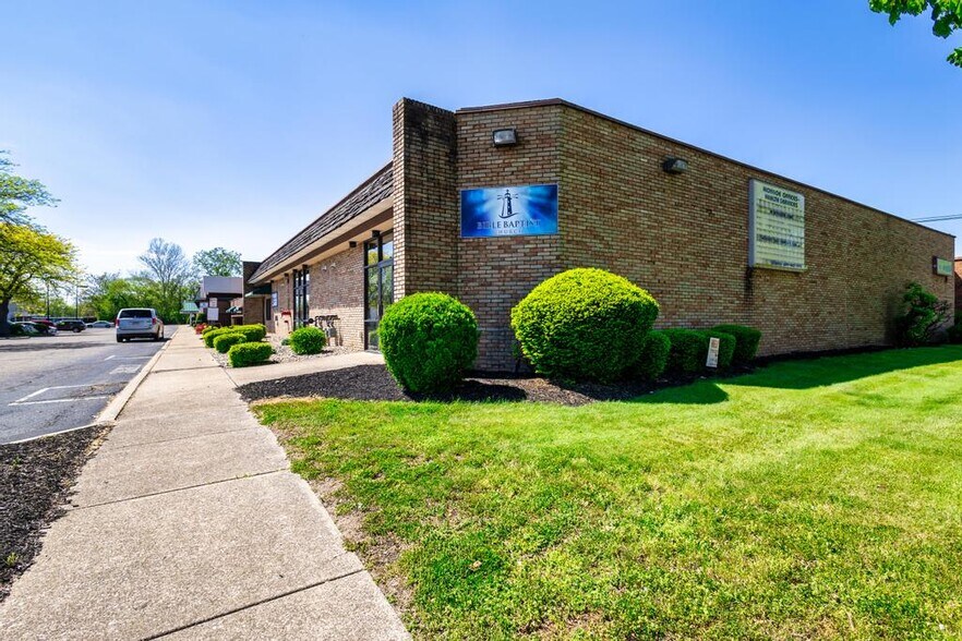 More Photos Of 1260 Monroe St NW, New Philadelphia Medical For Lease