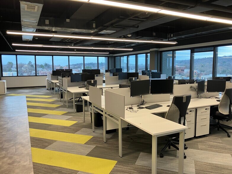 More Photos Of 112 W Center St, Fayetteville Office For Sale