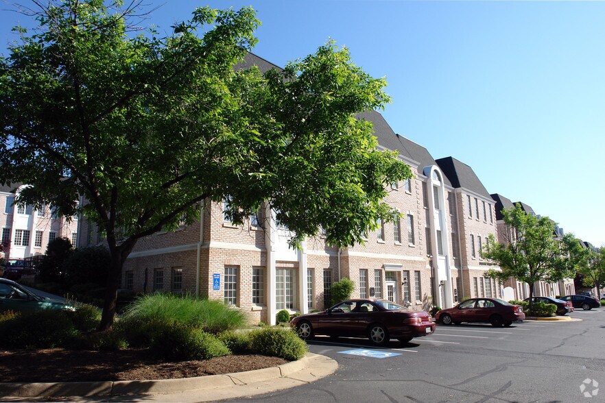 More Photos Of 3925 Blenheim Blvd, Fairfax Medical For Lease