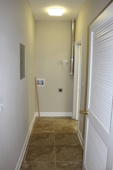 More Photos Of 12627 San Jose Blvd, Jacksonville Medical For Lease