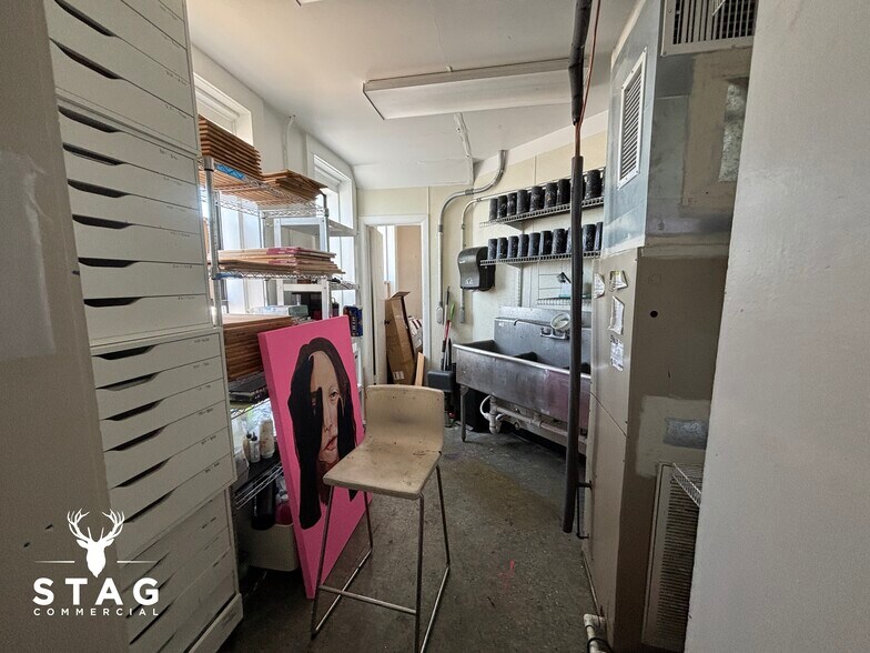 More Photos Of 208 W Oak St, Denton Storefront For Lease