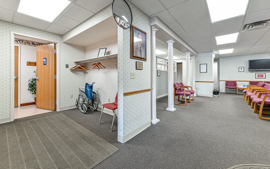 More Photos Of 508-512 N Jefferson st, New Castle Medical For Sale