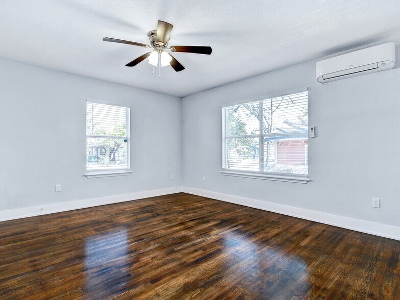 More Photos Of 1020 W French Plz, San Antonio Apartments For Sale