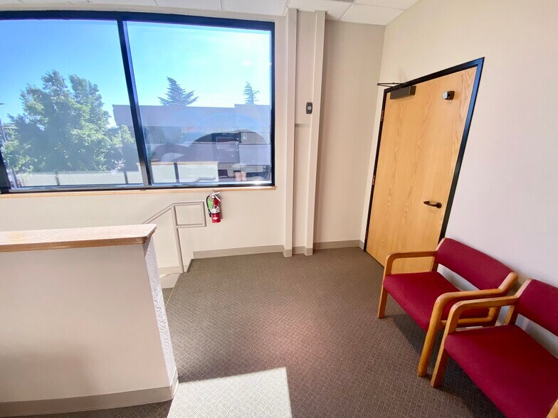 More Photos Of 1575 E McAndrews Rd, Medford Office For Lease