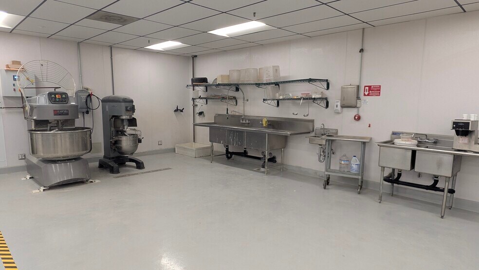 More Photos Of 175 Lewis Rd, San Jose Light Manufacturing For Sale