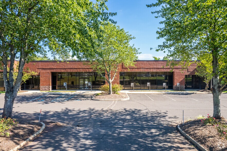 More Photos Of 200 Horizon Dr, Hamilton Office For Lease