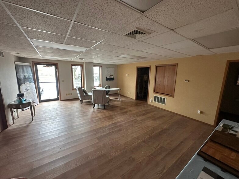 Primary Photo Of 1120-1130 Ashwaubenon St, Green Bay Service For Lease