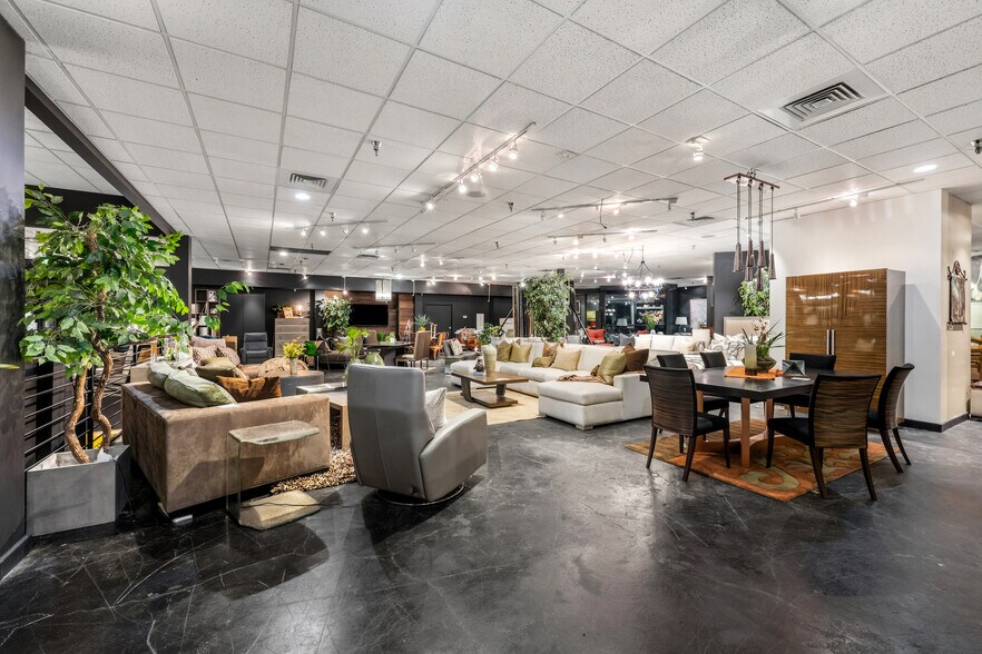 More Photos Of 475 S Broadway St, Denver Freestanding For Sale