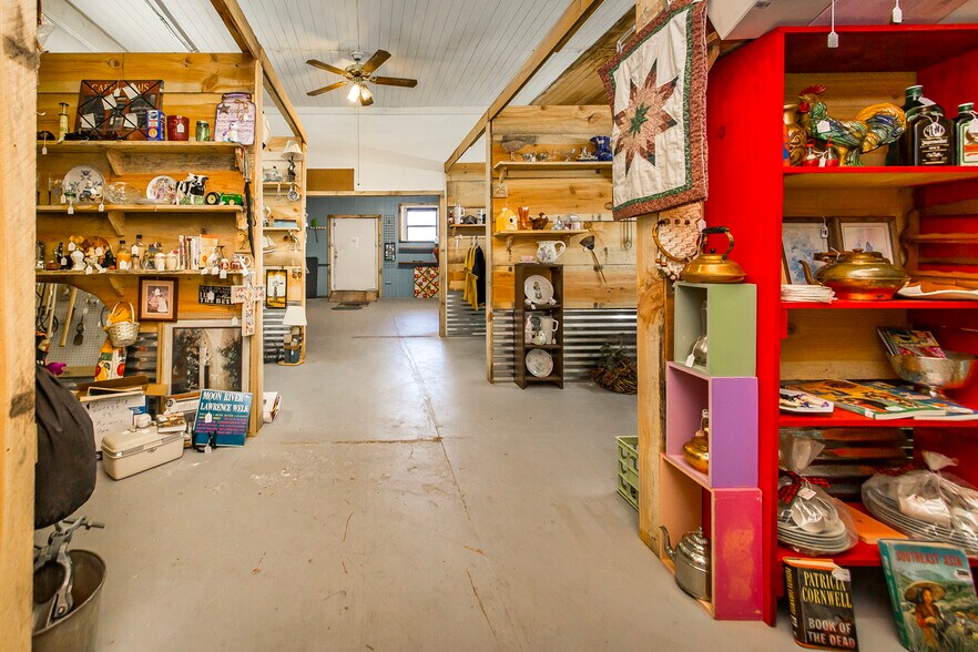 More Photos Of 223 W Main St, Mountain View Storefront For Sale