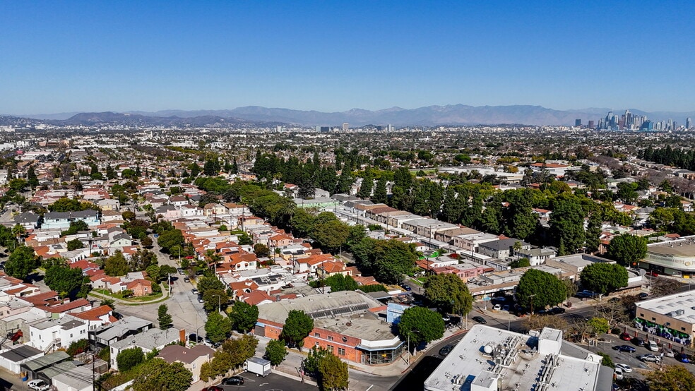 More Photos Of 3443 W 43rd St, Los Angeles Auto Repair For Lease