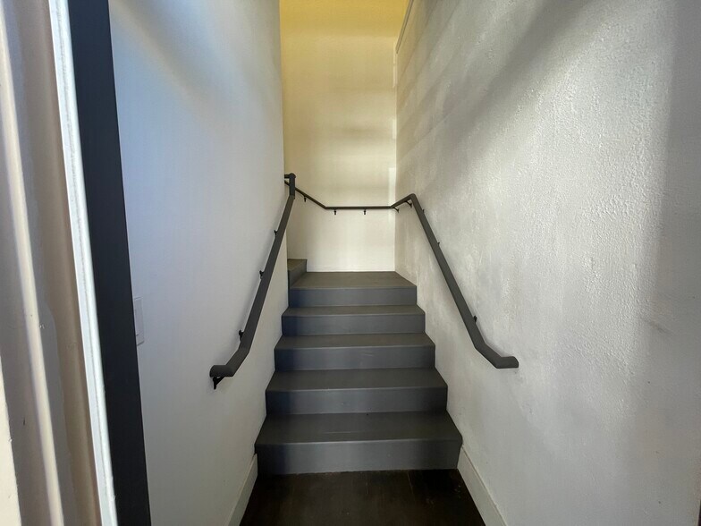 More Photos Of 200 E Chapman Ave, Orange Storefront Retail Office For Lease