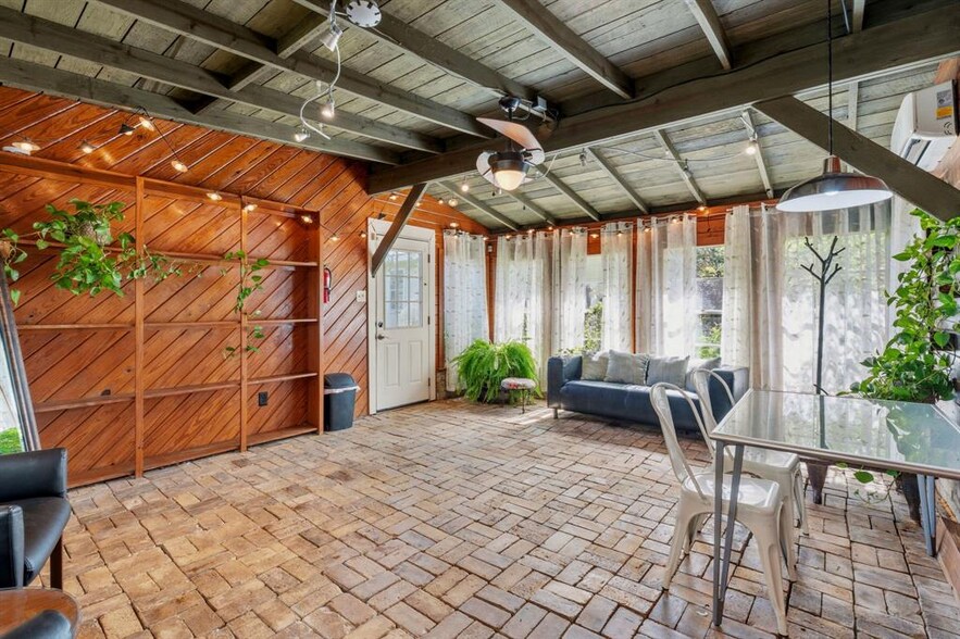 More Photos Of 1770 N Elder Hill Rd, Driftwood Specialty For Sale