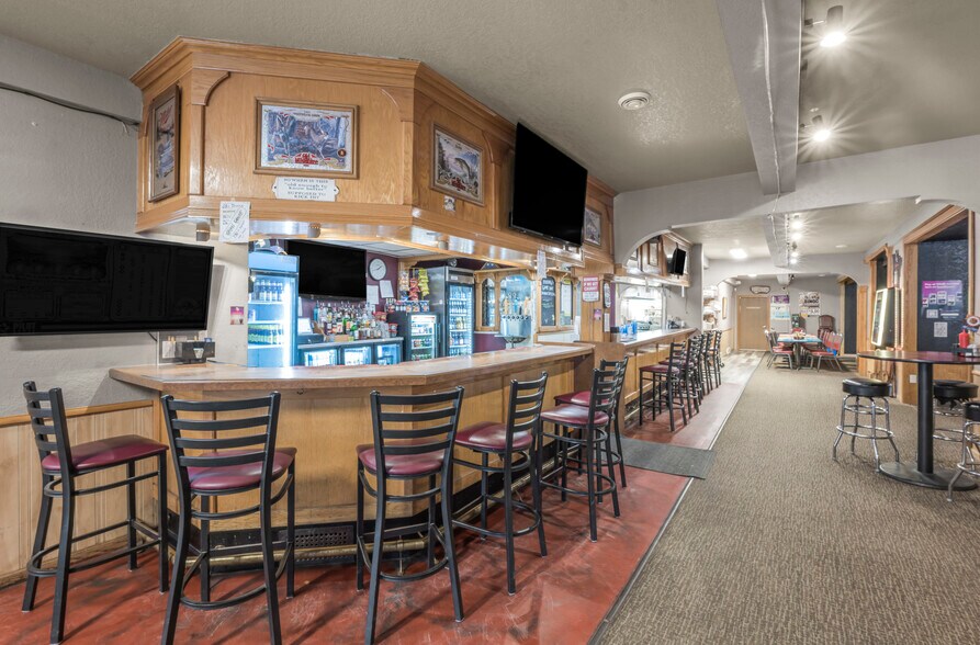 More Photos Of 104-112 Main St, Wanamingo General Retail For Sale