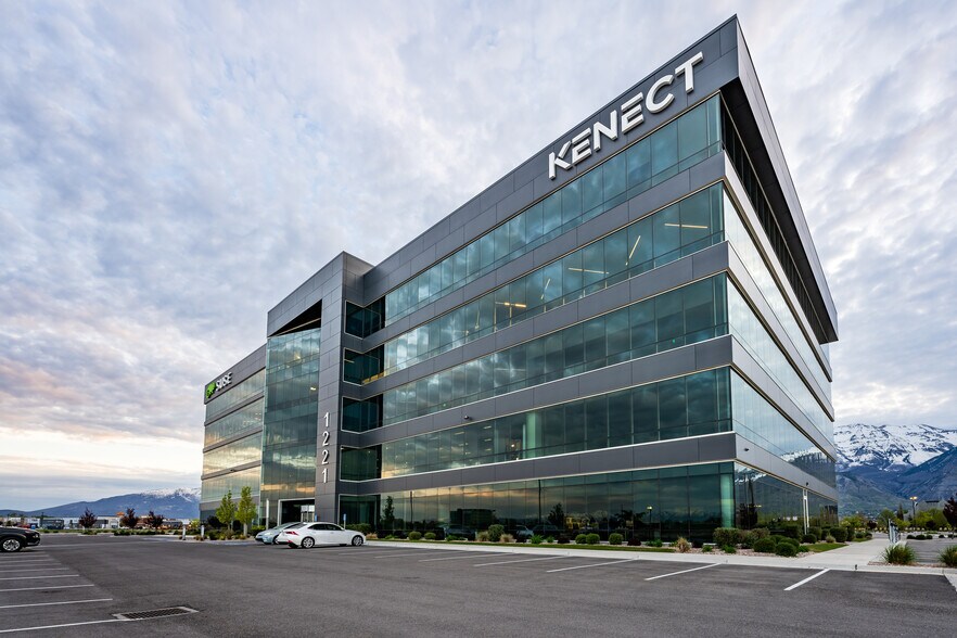 More Photos Of 1221 S Valley Grove Blvd, Pleasant Grove Office For Lease