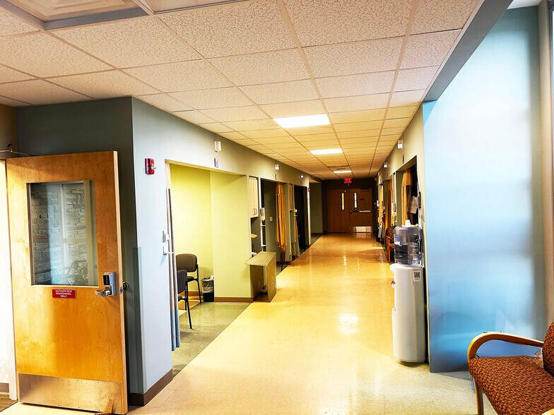 More Photos Of 13 Healthcare Dr, Rochester Medical For Lease
