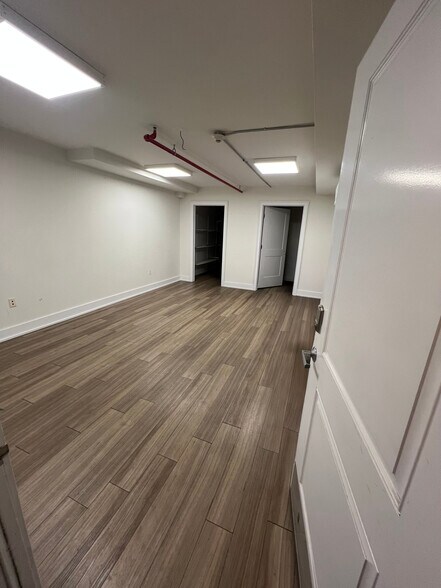 More Photos Of 109 Tidewater St, Jersey City General Retail For Lease