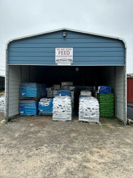 More Photos Of 2616 Colonel Thomson Hwy, Saint Matthews Freestanding For Sale