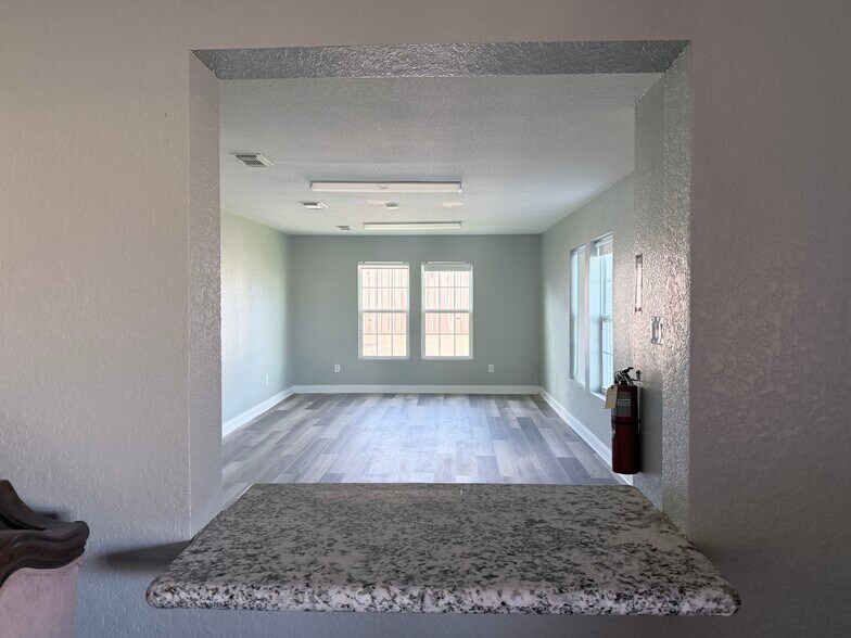 More Photos Of 620 Brazosport Blvd N, Clute Flex For Lease