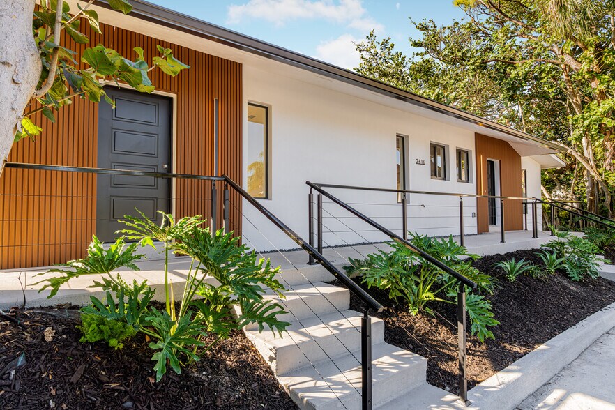 More Photos Of 2600 Lakeview Dr, Naples Apartments For Sale