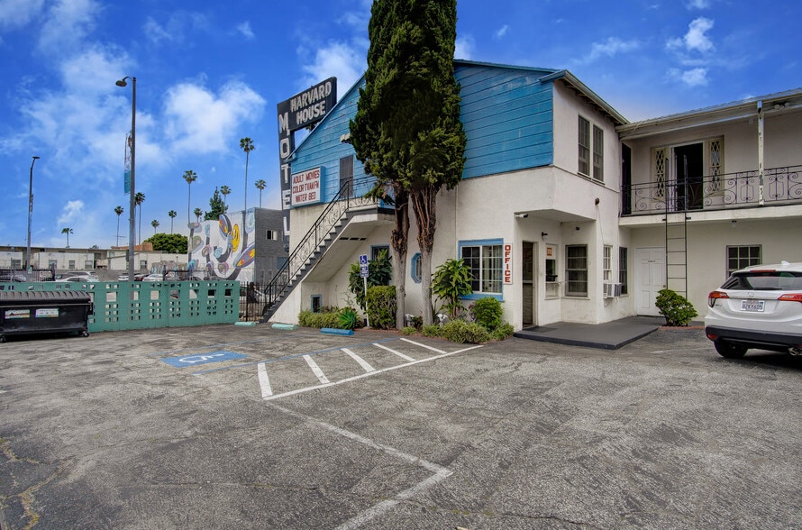 More Photos Of 5251 Hollywood Blvd, Los Angeles Hotel For Sale