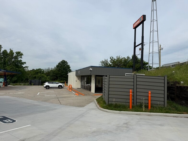 More Photos Of 5043 Frontage Rd, Forest Park Restaurant For Lease