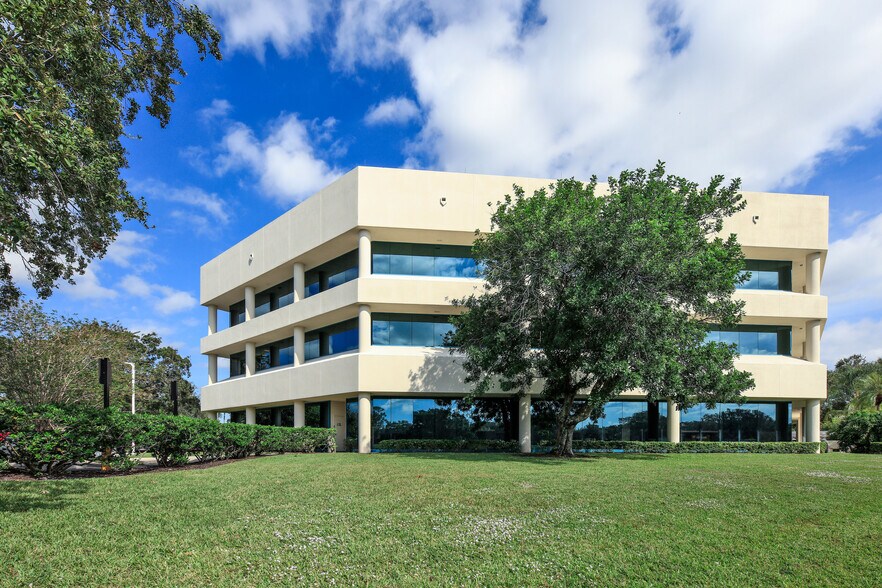 More Photos Of 7108-7121 Fairway Dr, Palm Beach Gardens Unknown For Lease