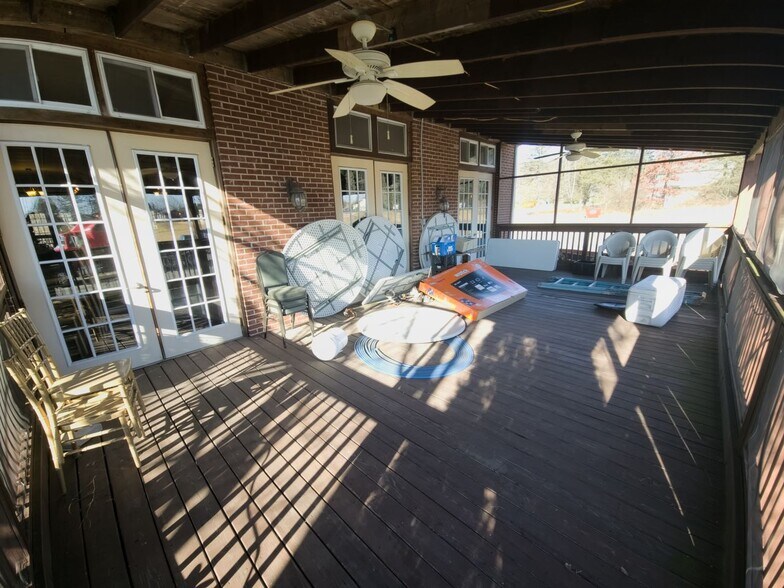 More Photos Of 15 Berkley Rd, Barnesville Restaurant For Sale