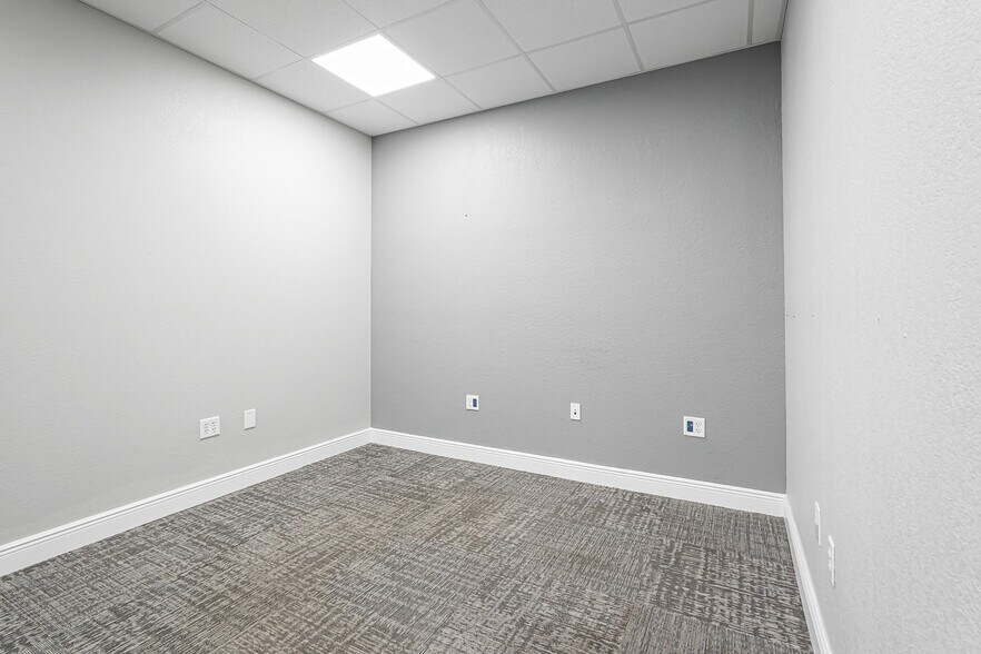 More Photos Of 817 Manatee Ave W, Bradenton Medical For Lease