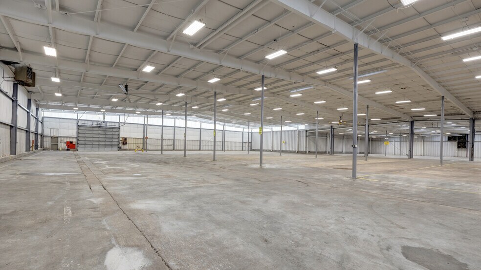 More Photos Of 403 W Admiral Doyle Dr, New Iberia Distribution For Lease