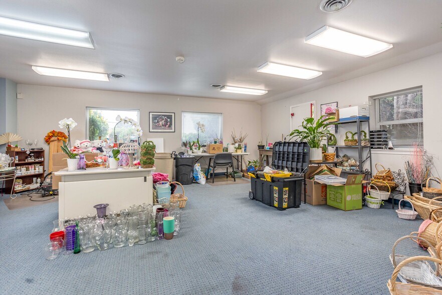 More Photos Of 5428 W Clearwater Ave, Kennewick Storefront Retail Office For Lease