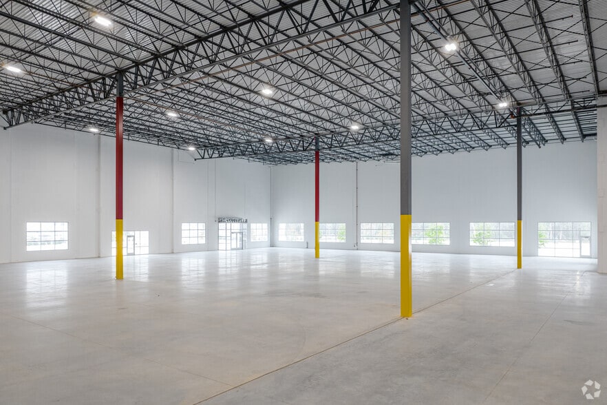 More Photos Of 542 SE Loop 410, San Antonio Warehouse For Sale