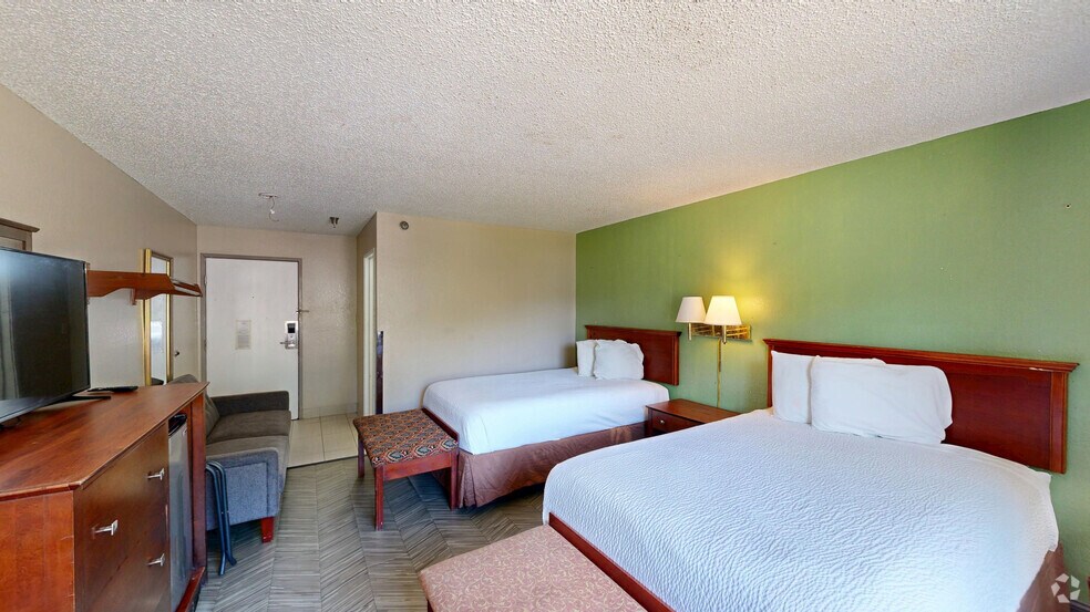 More Photos Of 2224 NE Evangeline Trwy, Lafayette Hotel For Sale