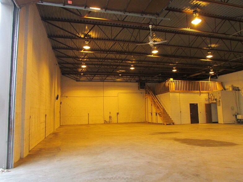 More Photos Of 14033-14055 Achyl Ave, Warren Warehouse For Sale