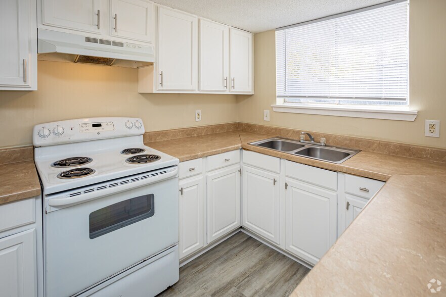 More Photos Of 2700 Mary St, Slidell Apartments For Sale