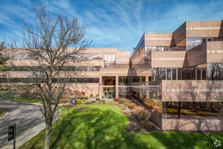 More Photos Of 300 Interpace Pky, Parsippany Office For Lease