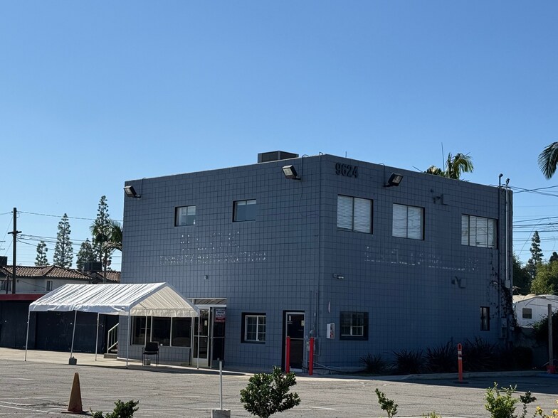 More Photos Of 9624-9626 Artesia Blvd, Bellflower Auto Dealership For Lease