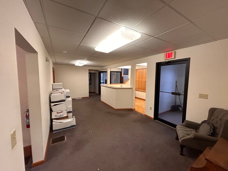 More Photos Of 551 E Genesee St, Fayetteville Office For Sale