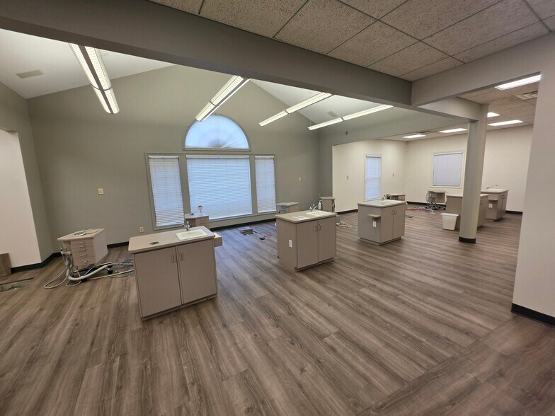 More Photos Of 9750 Lantern Rd, Fishers Office For Lease