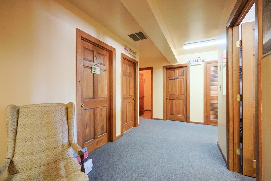 More Photos Of 310-312 Wilbur Ave, Swansea Office For Lease