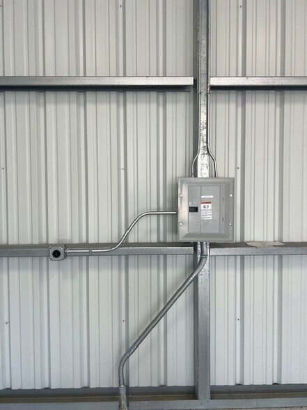 More Photos Of 2750 N Tamiami Trl, North Fort Myers Light Manufacturing For Lease