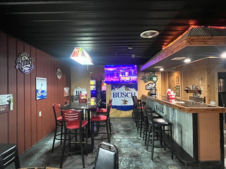 More Photos Of 219 Main St, Hale Flex For Sale