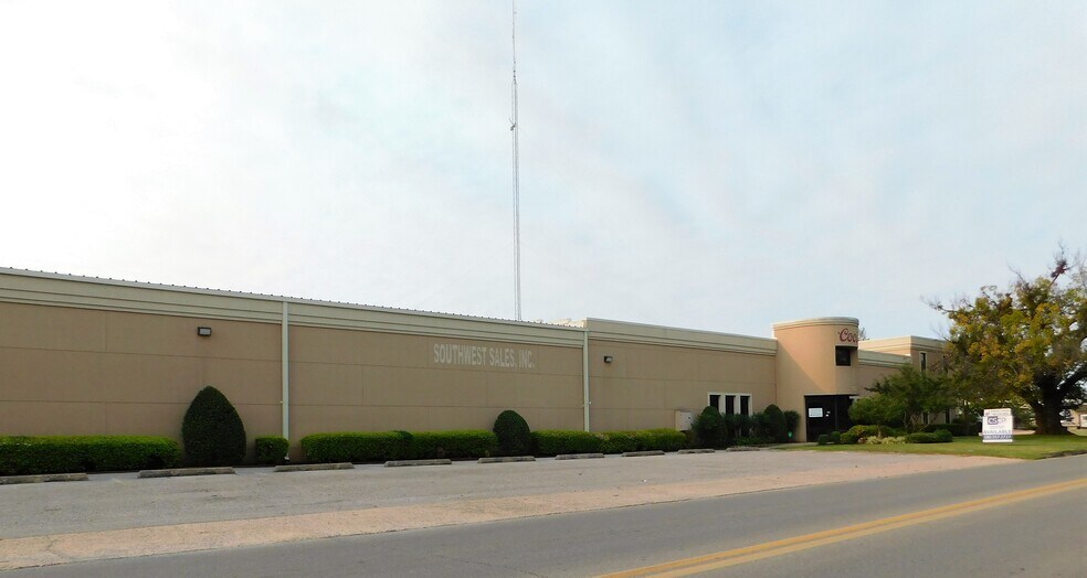 More Photos Of 720 SW F Ave, Lawton Manufacturing For Sale
