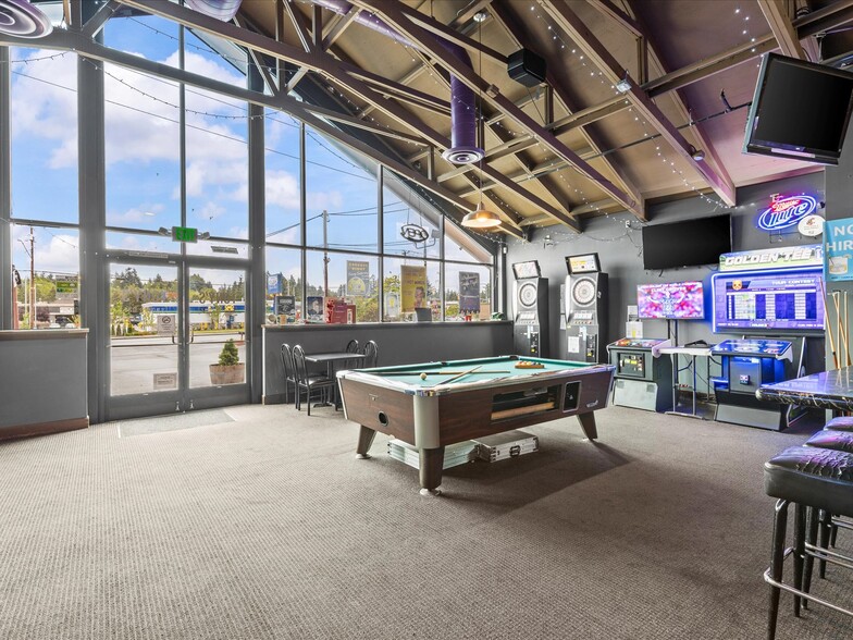 More Photos Of 14417 124th Ave NE, Kirkland Bar For Sale