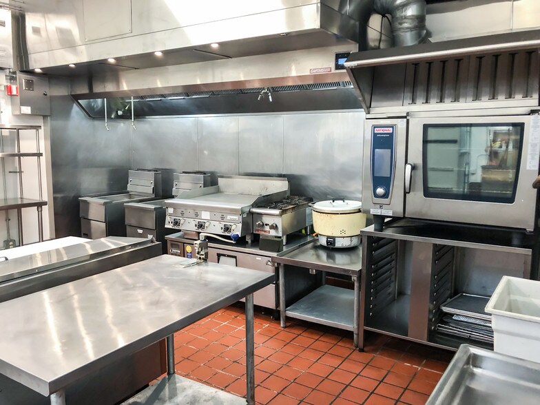 More Photos Of 900 W Franklin St, Richmond Apartments For Lease