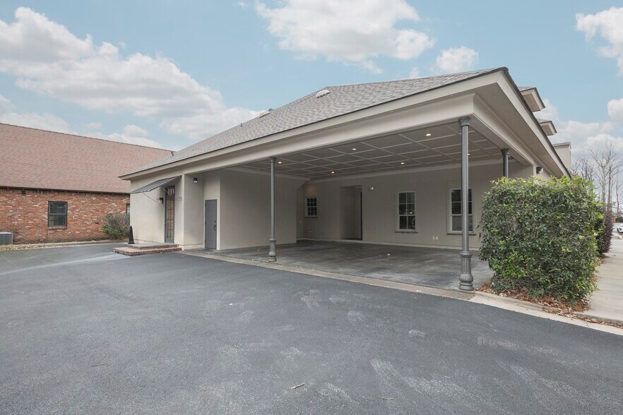 More Photos Of 2461 Tower Dr, Monroe Office For Lease